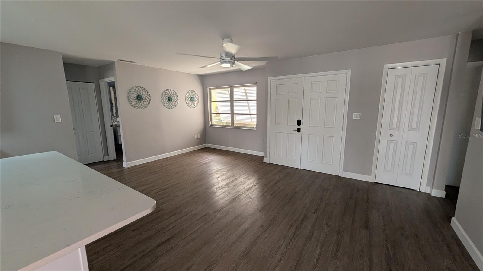 1406 S VENICE BLVD — photo 3