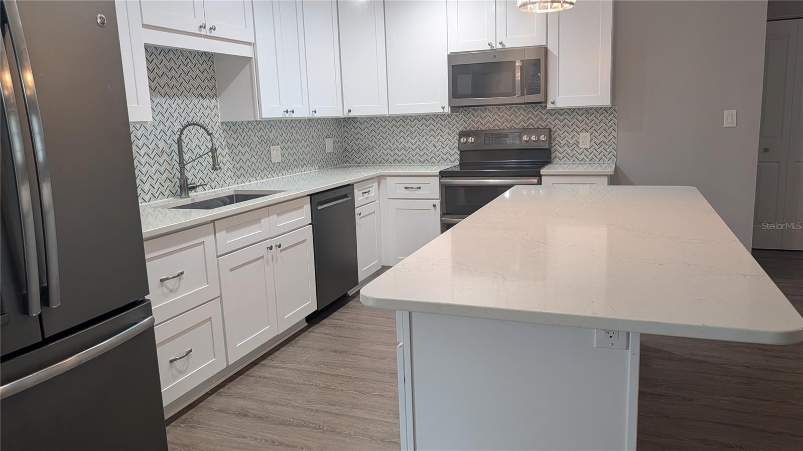 1406 S VENICE BLVD — photo 12