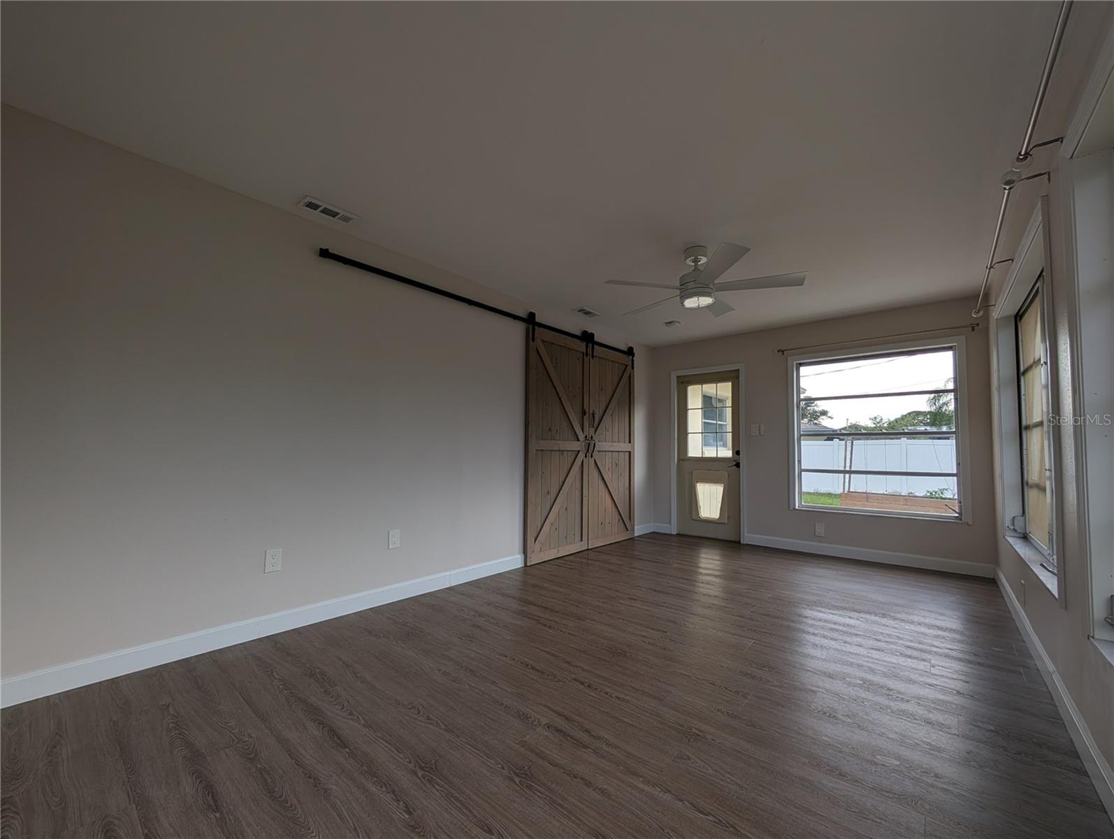 1406 S VENICE BLVD — photo 16