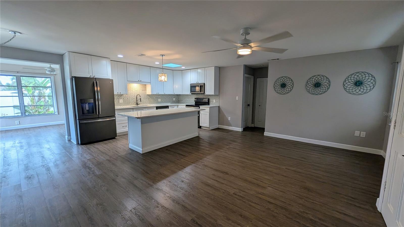 1406 S VENICE BLVD — photo 10
