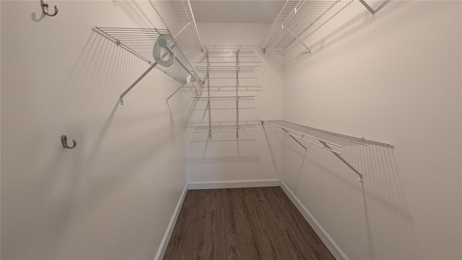 1406 S VENICE BLVD — photo 23