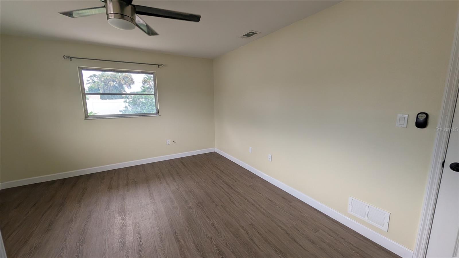1406 S VENICE BLVD — photo 18