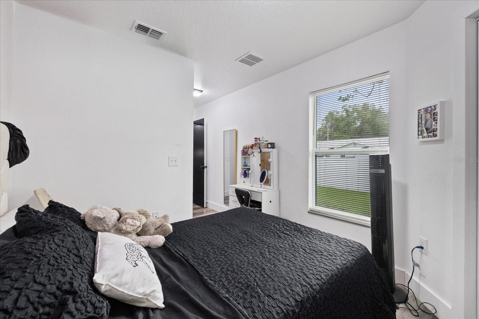 3209 E HANNA AVE — photo 25