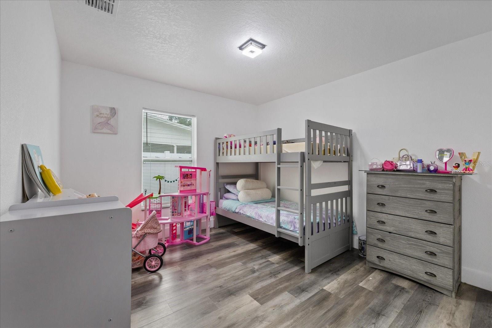 3209 E HANNA AVE — photo 12