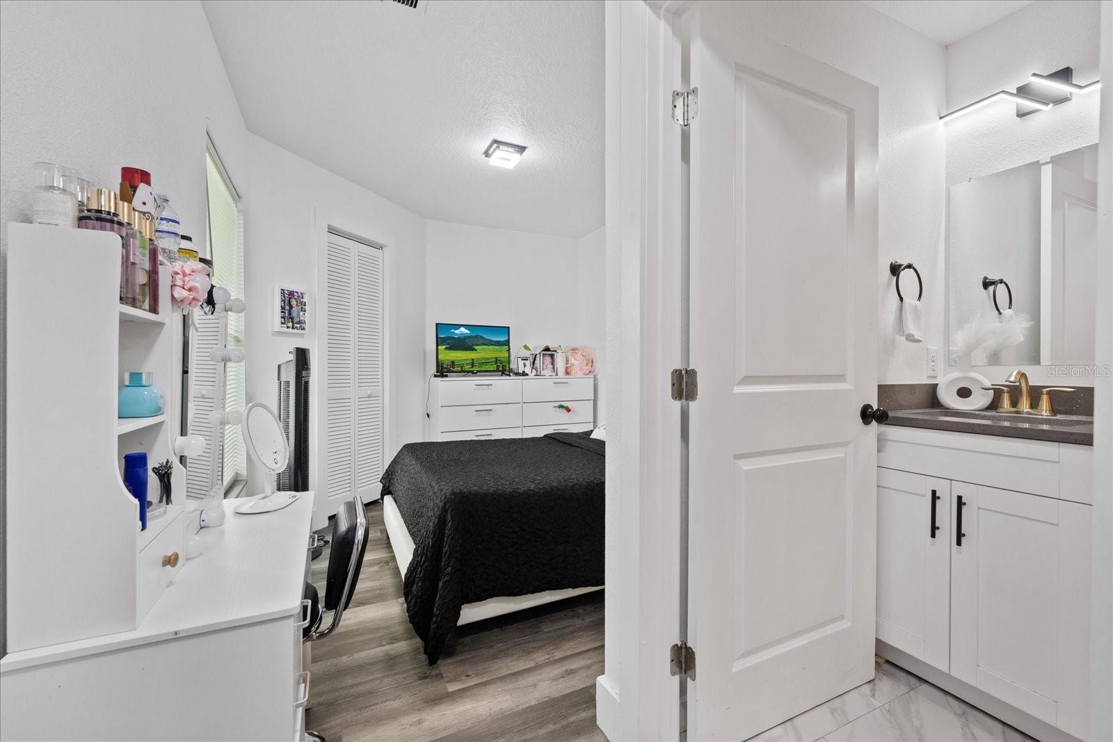 3209 E HANNA AVE — photo 22