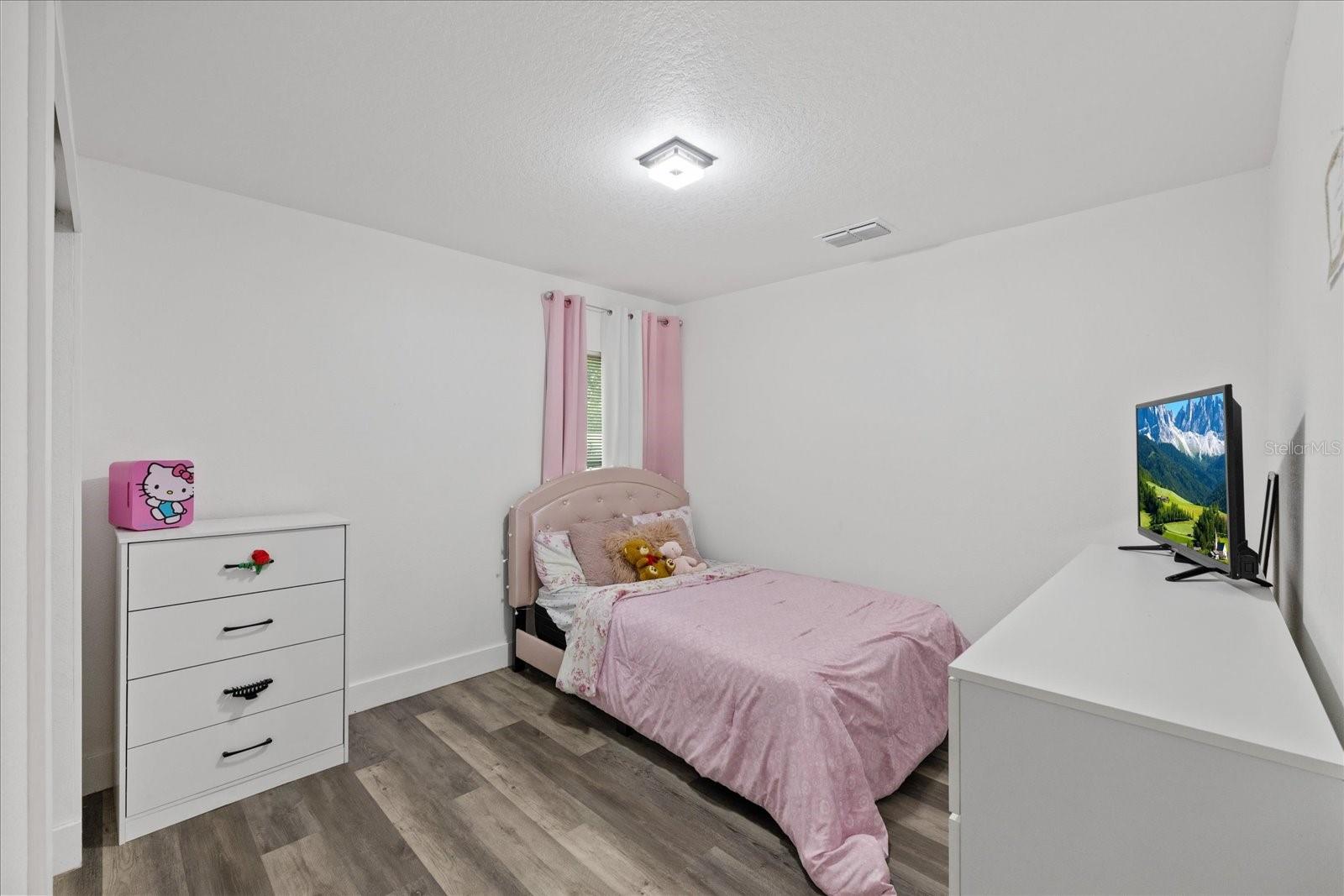 3209 E HANNA AVE — photo 18