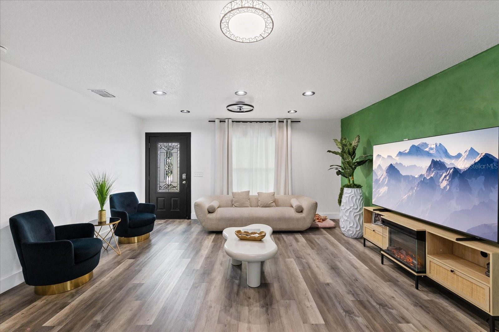3209 E HANNA AVE — photo 5