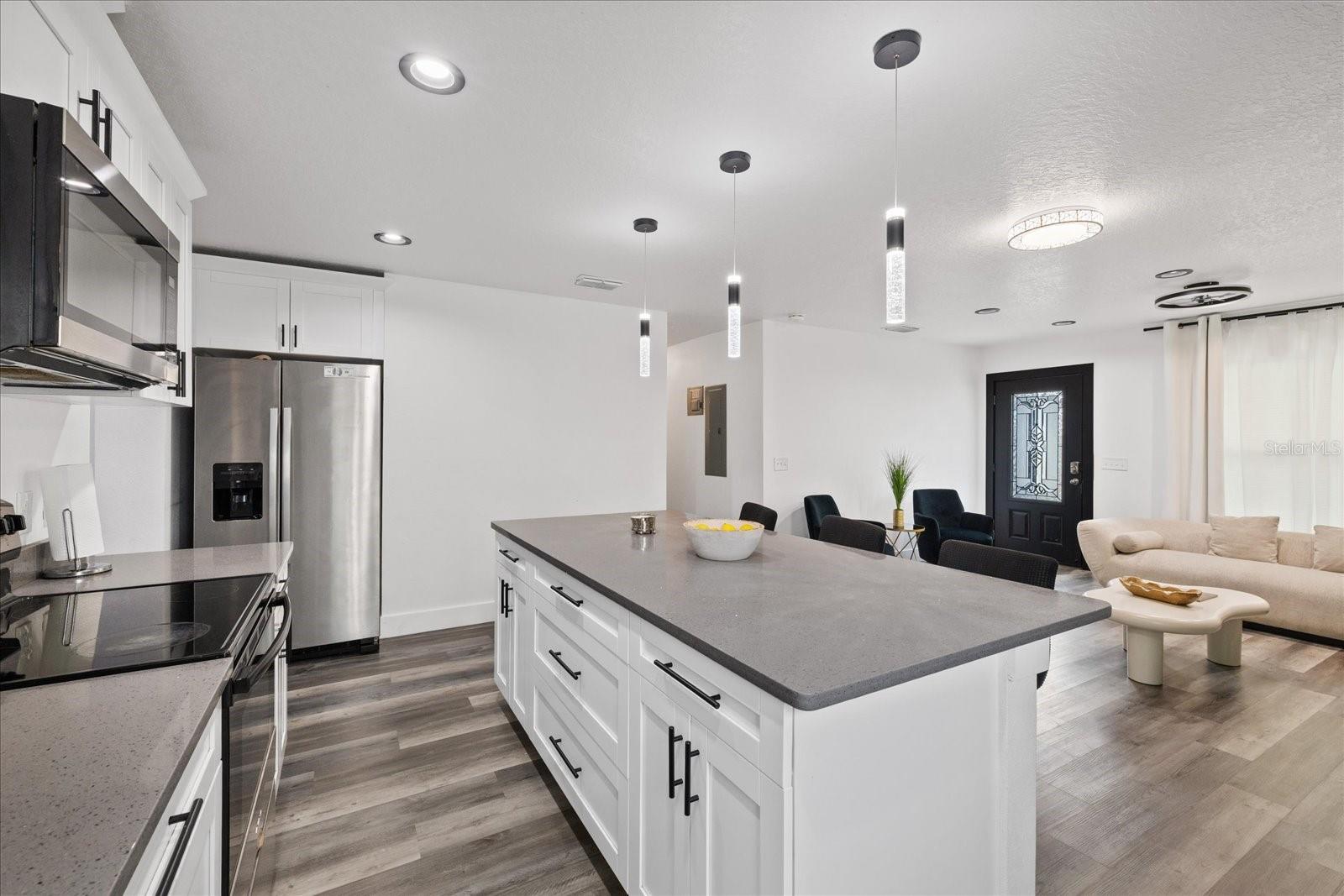 3209 E HANNA AVE — photo 6