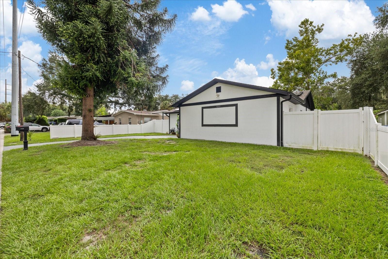 3209 E HANNA AVE — photo 37