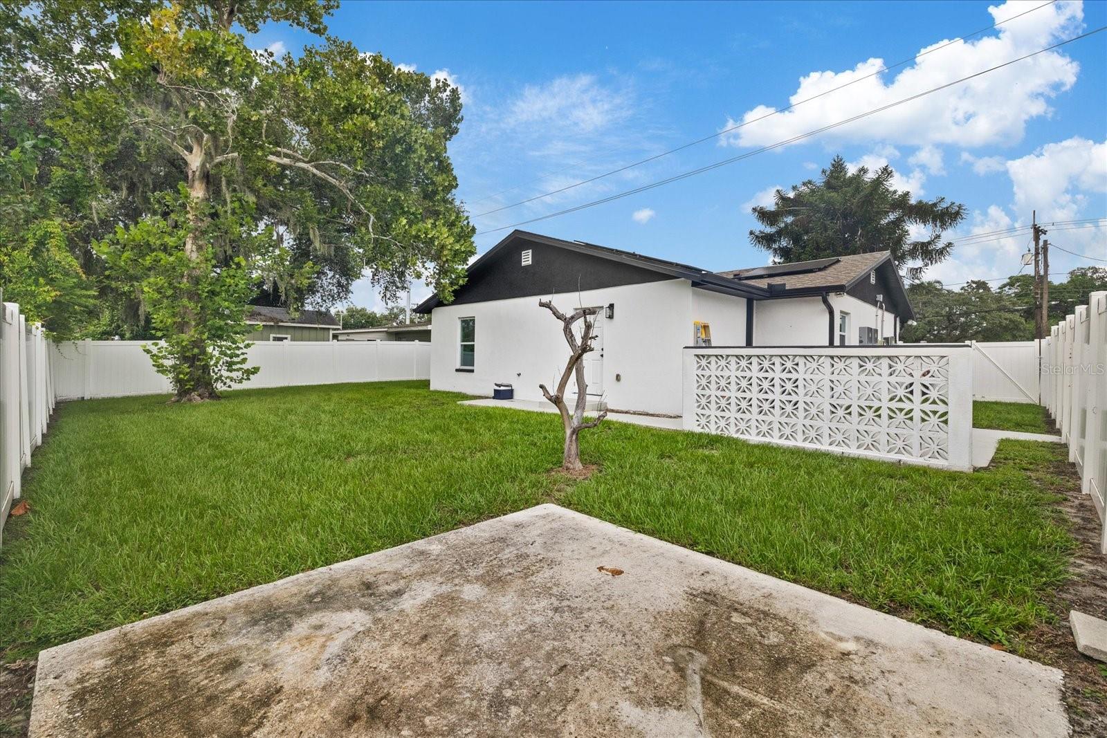 3209 E HANNA AVE — photo 35