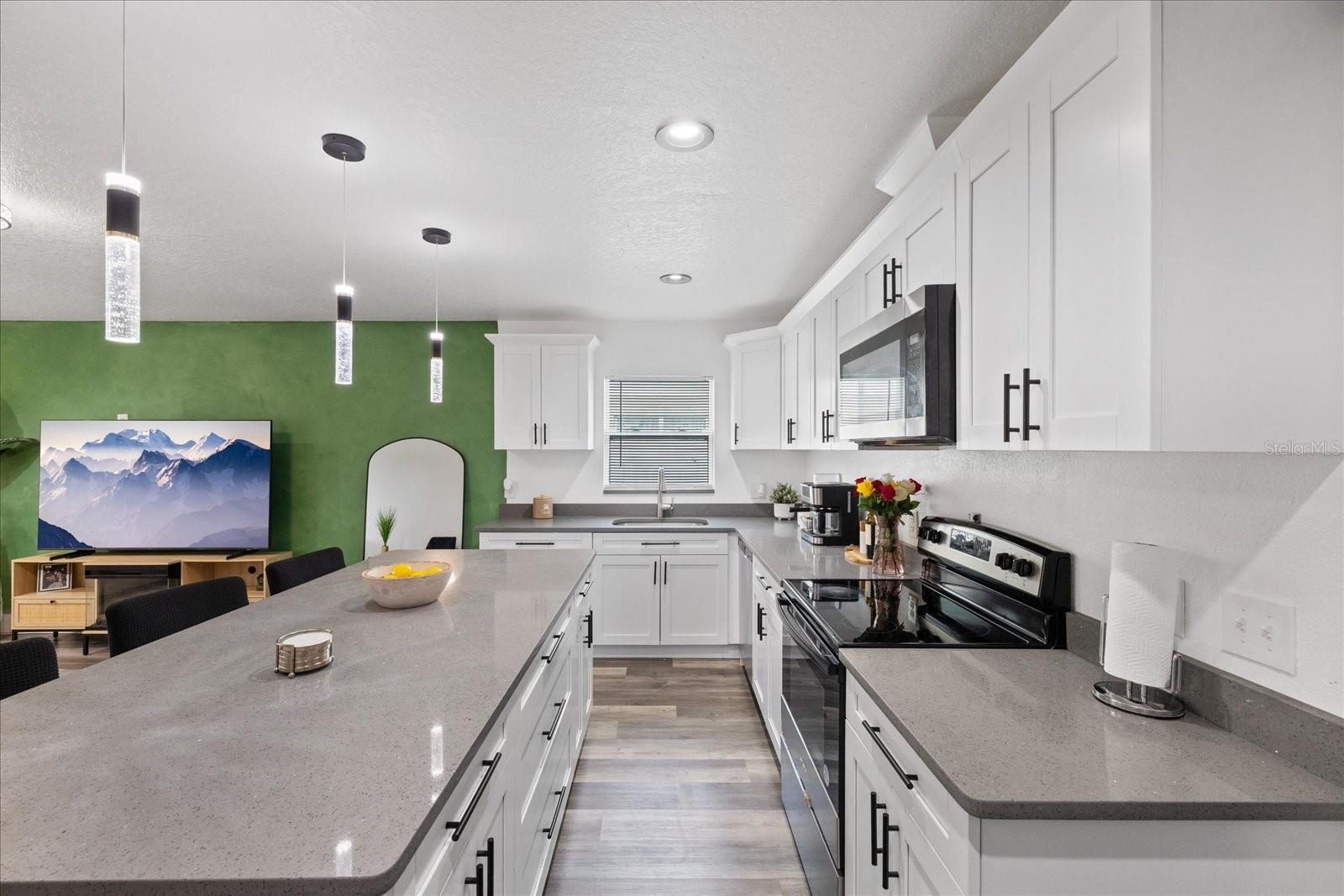 3209 E HANNA AVE — photo 8