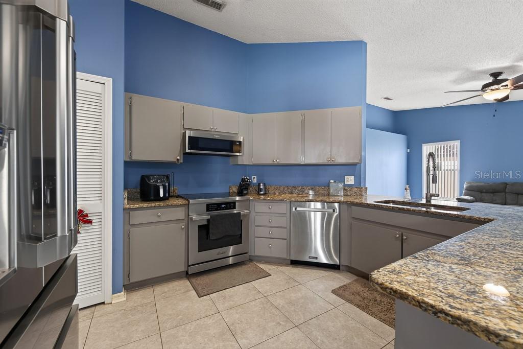 4609 OAK RIVER CIR — photo 16
