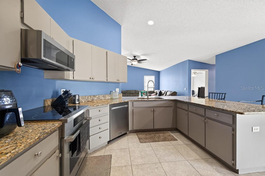 4609 OAK RIVER CIR — photo 17
