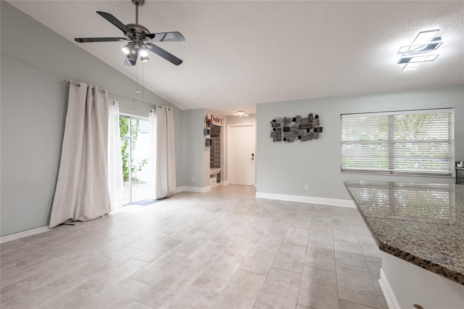 1944 ELAINE DR #1944 — photo 8