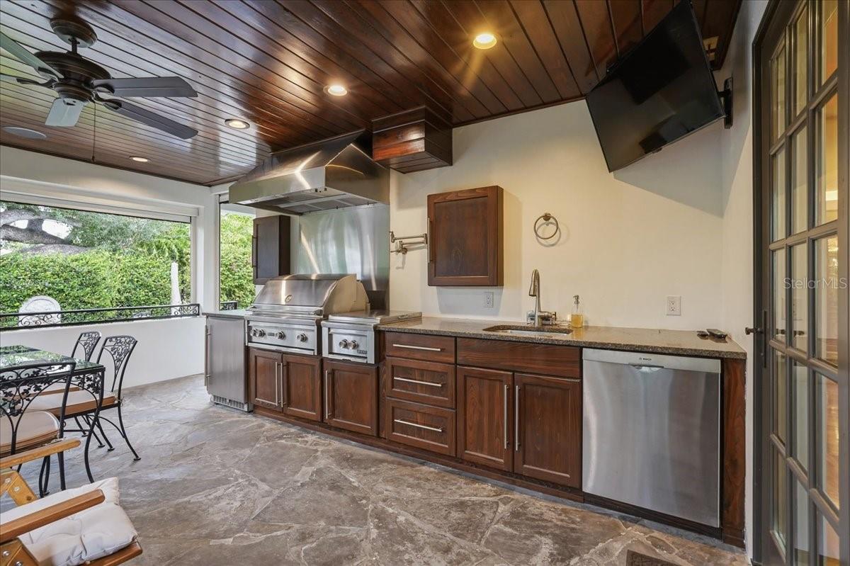 89 MARTINIQUE AVE — photo 12
