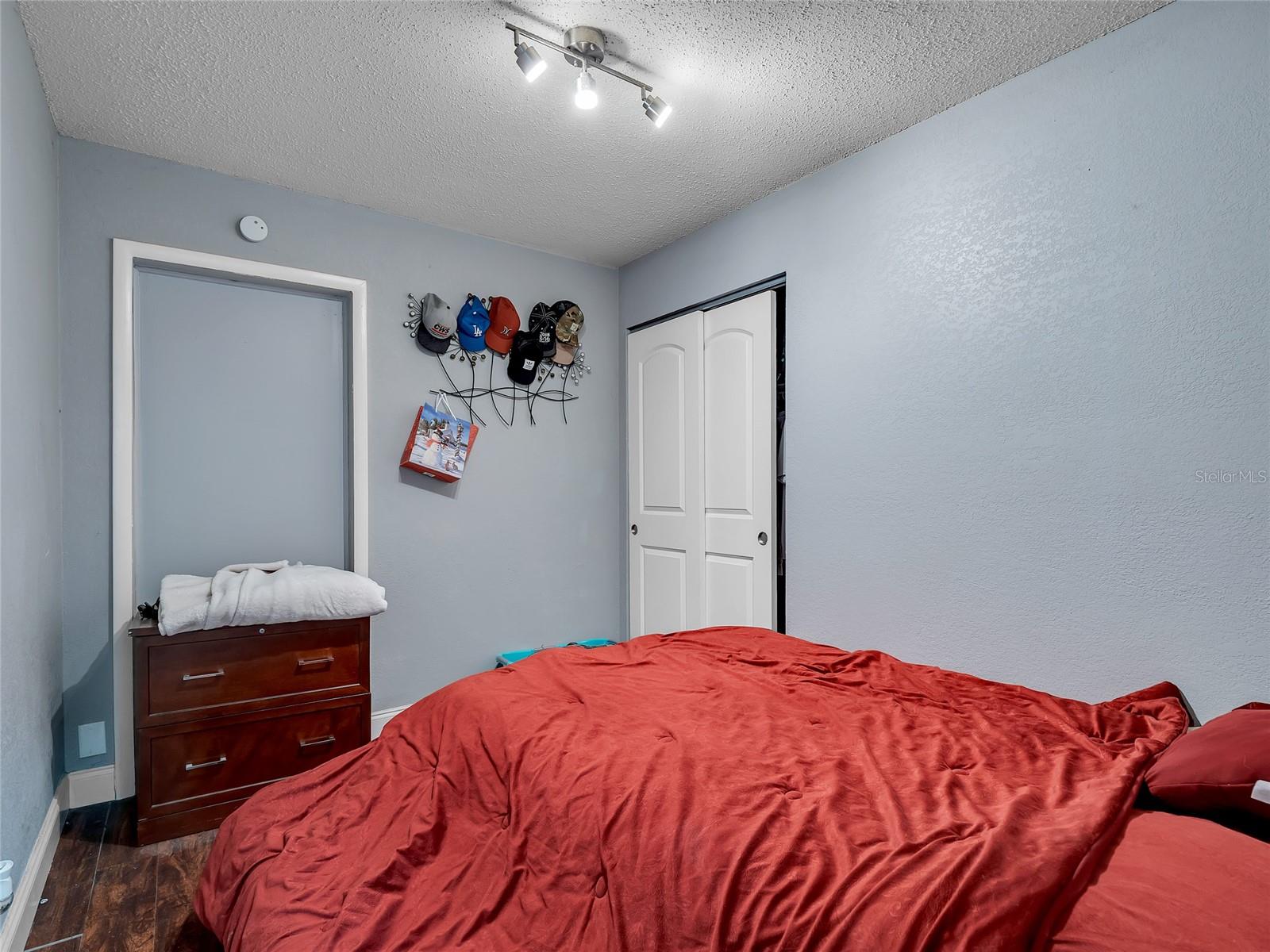 7018 GLENVIEW DR — photo 17
