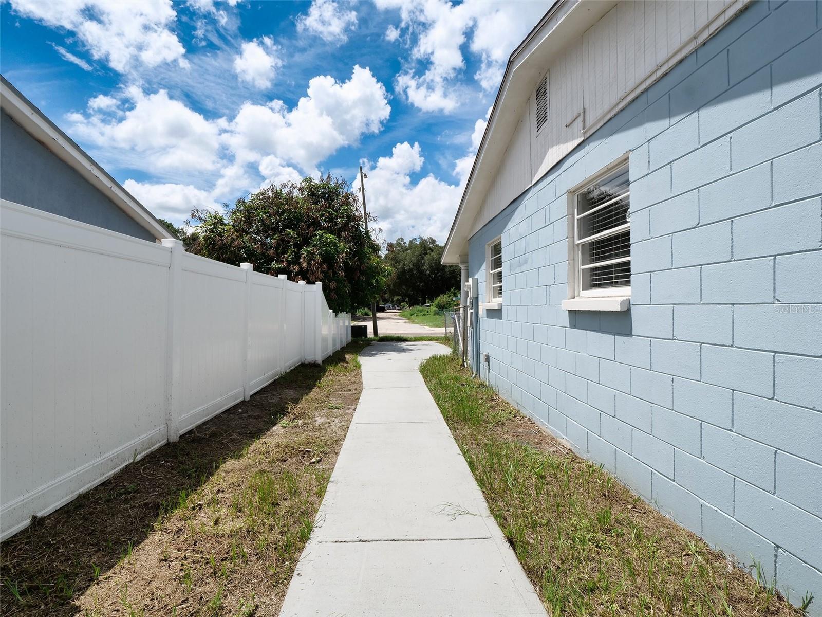 7018 GLENVIEW DR — photo 9