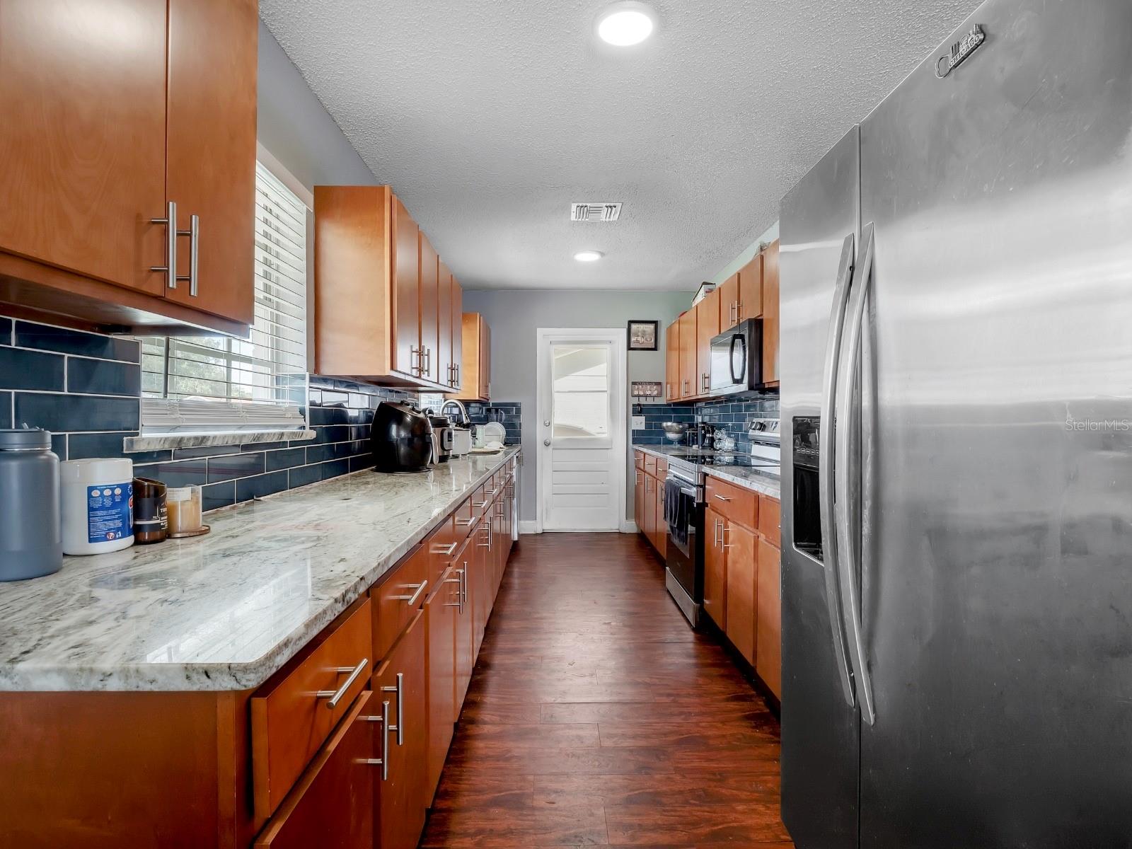 7018 GLENVIEW DR — photo 13