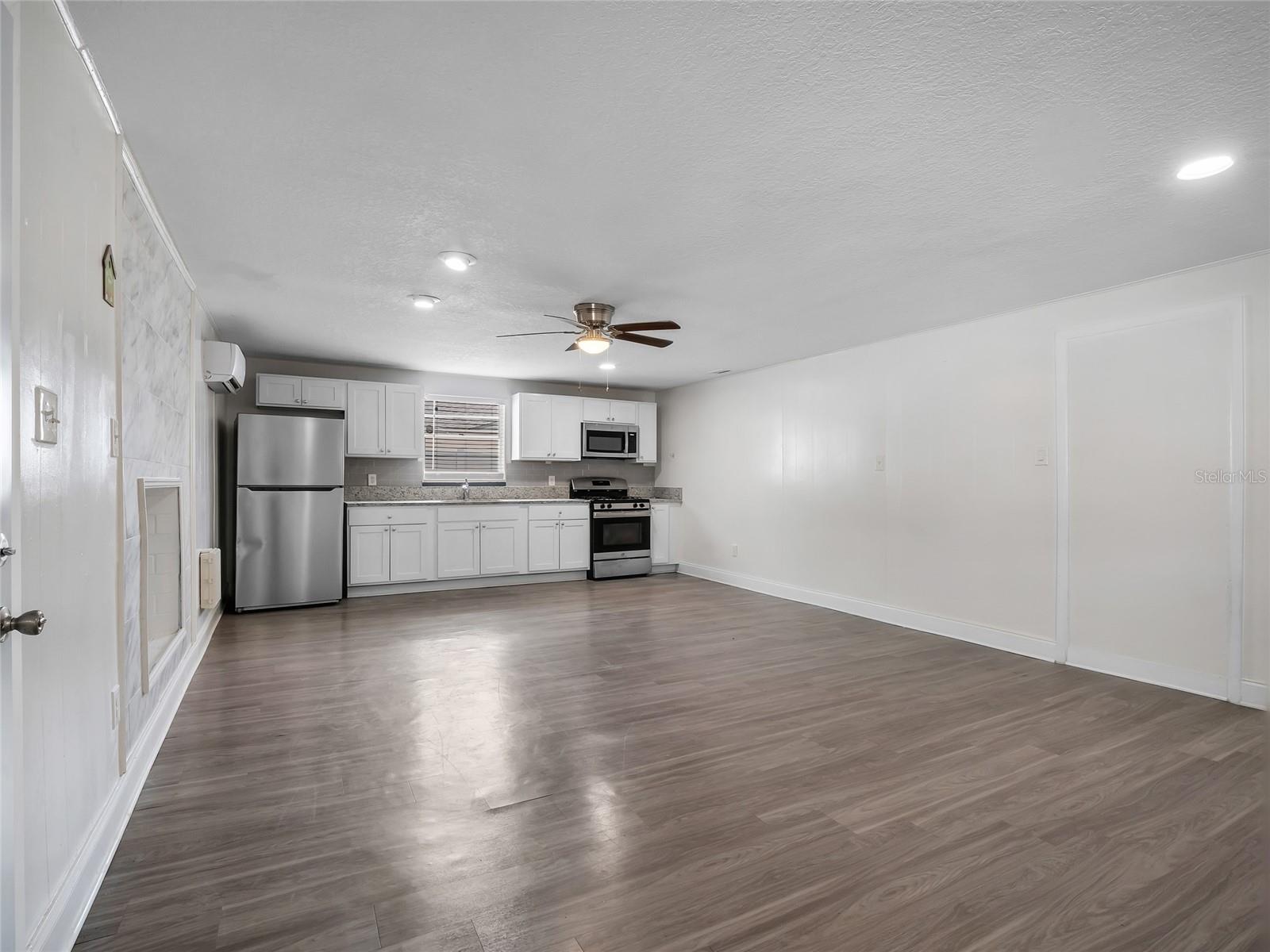 7018 GLENVIEW DR — photo 27