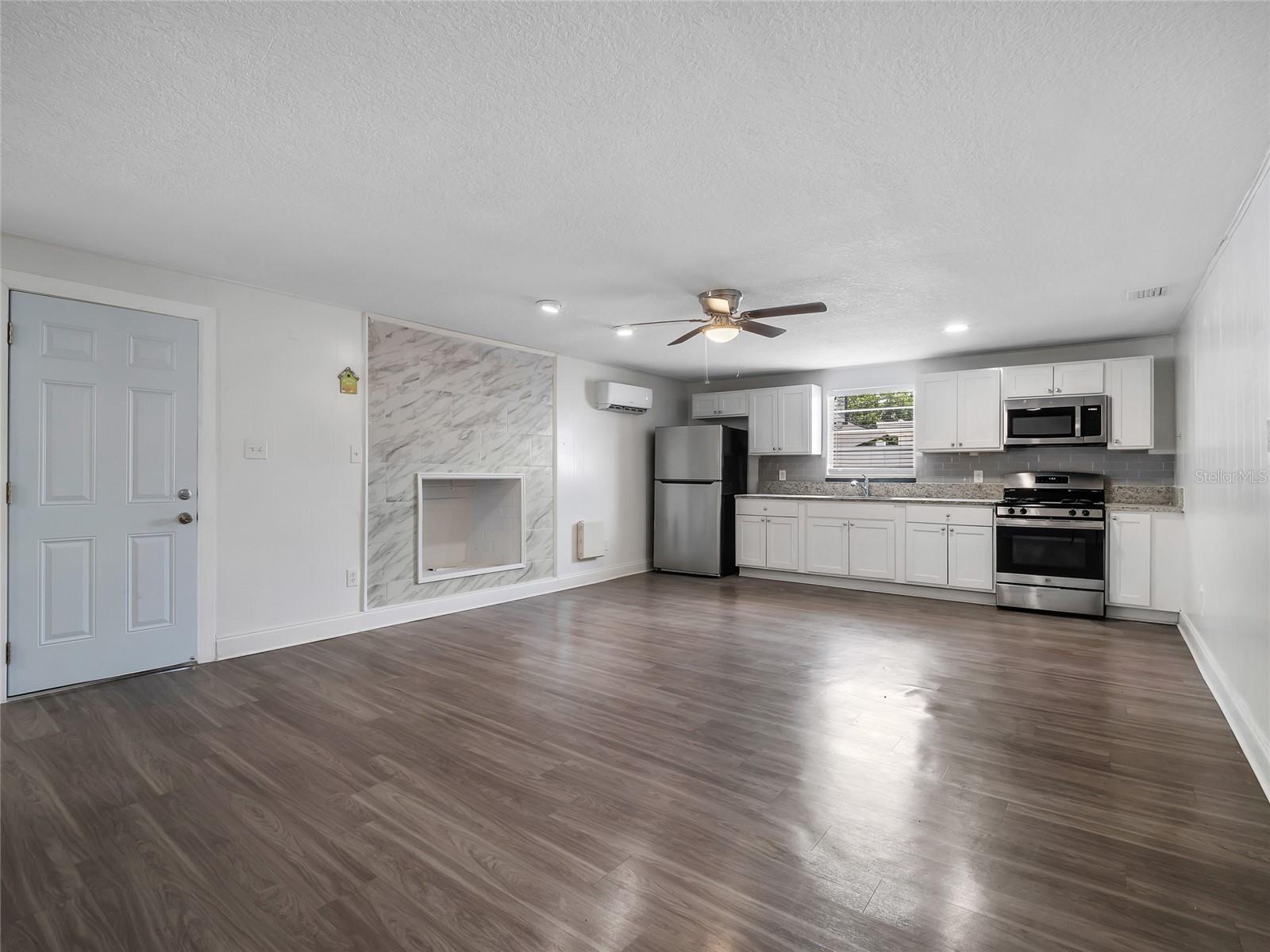 7018 GLENVIEW DR — photo 28
