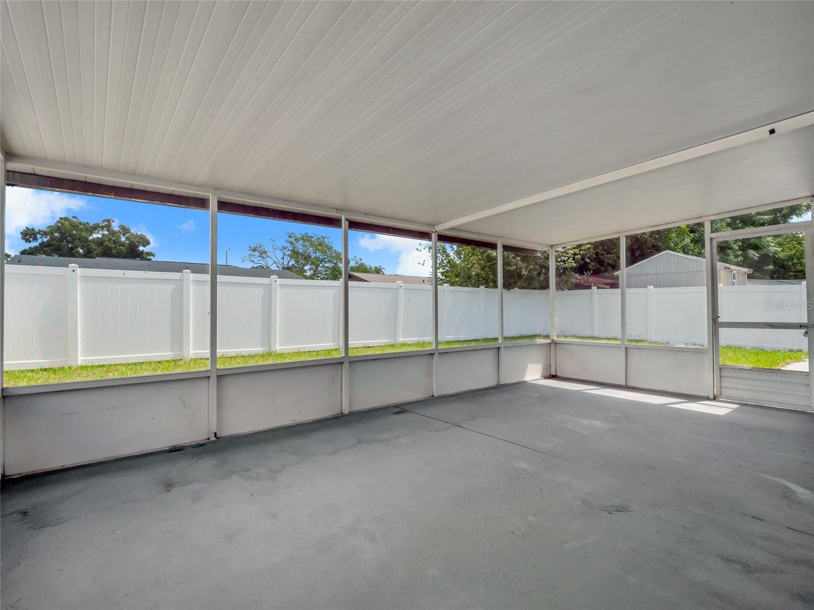7018 GLENVIEW DR — photo 24