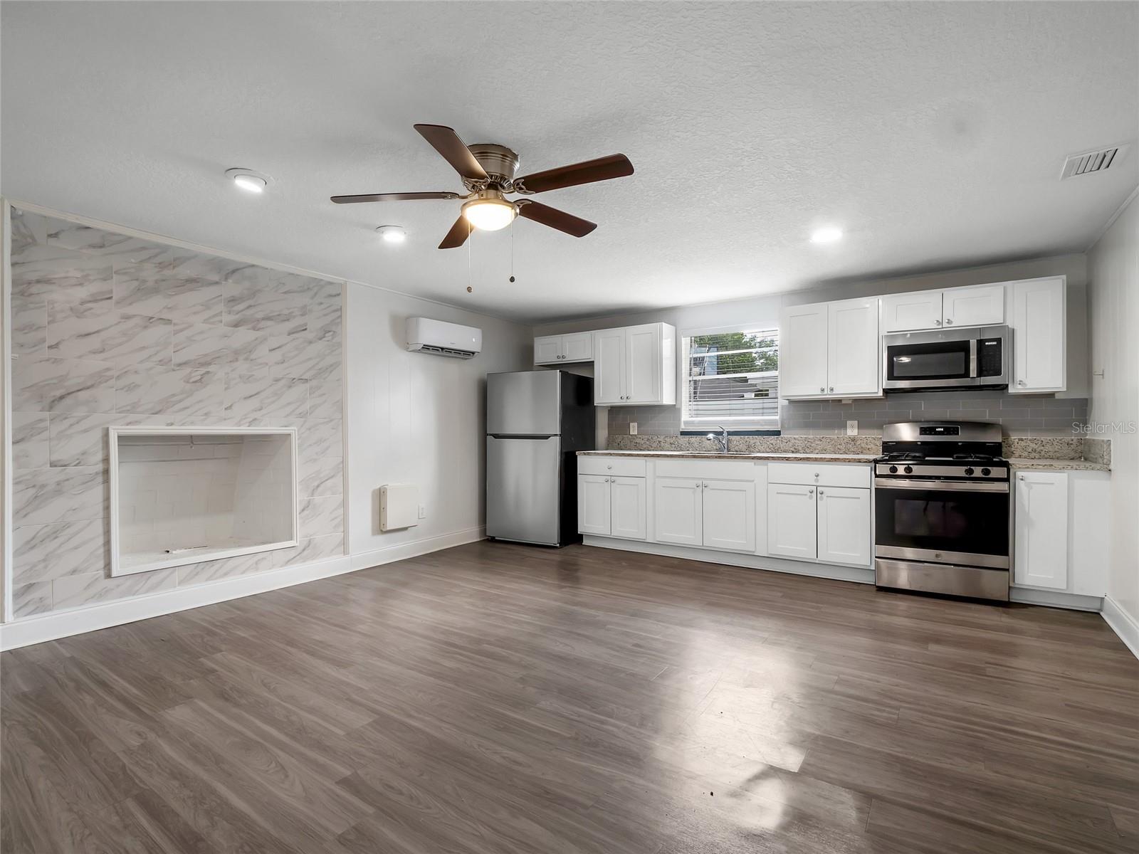 7018 GLENVIEW DR — photo 26