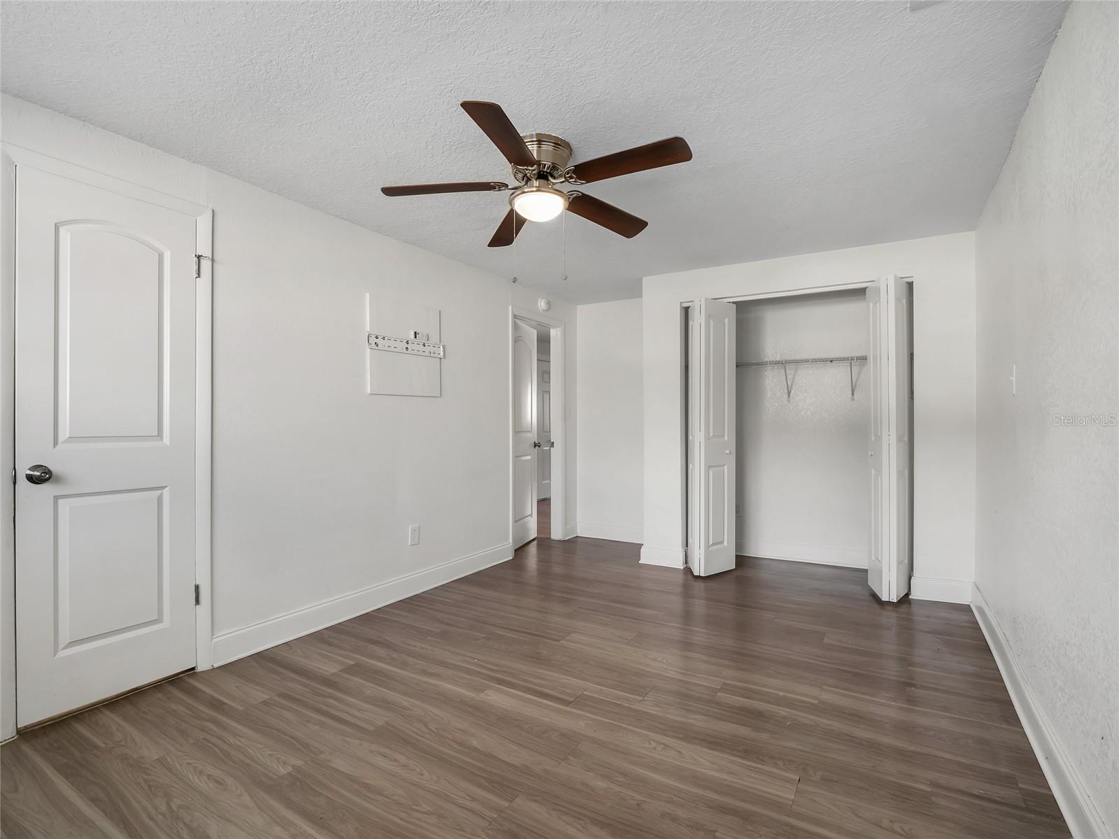 7018 GLENVIEW DR — photo 32