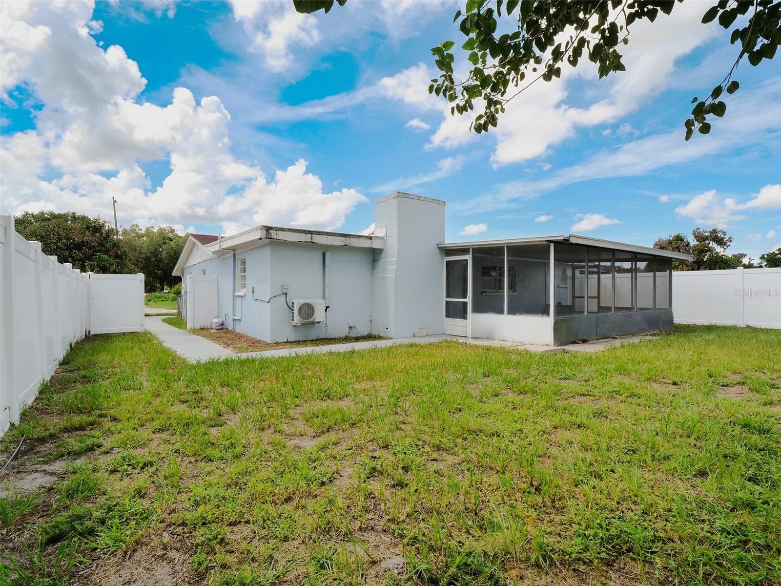 7018 GLENVIEW DR — photo 22