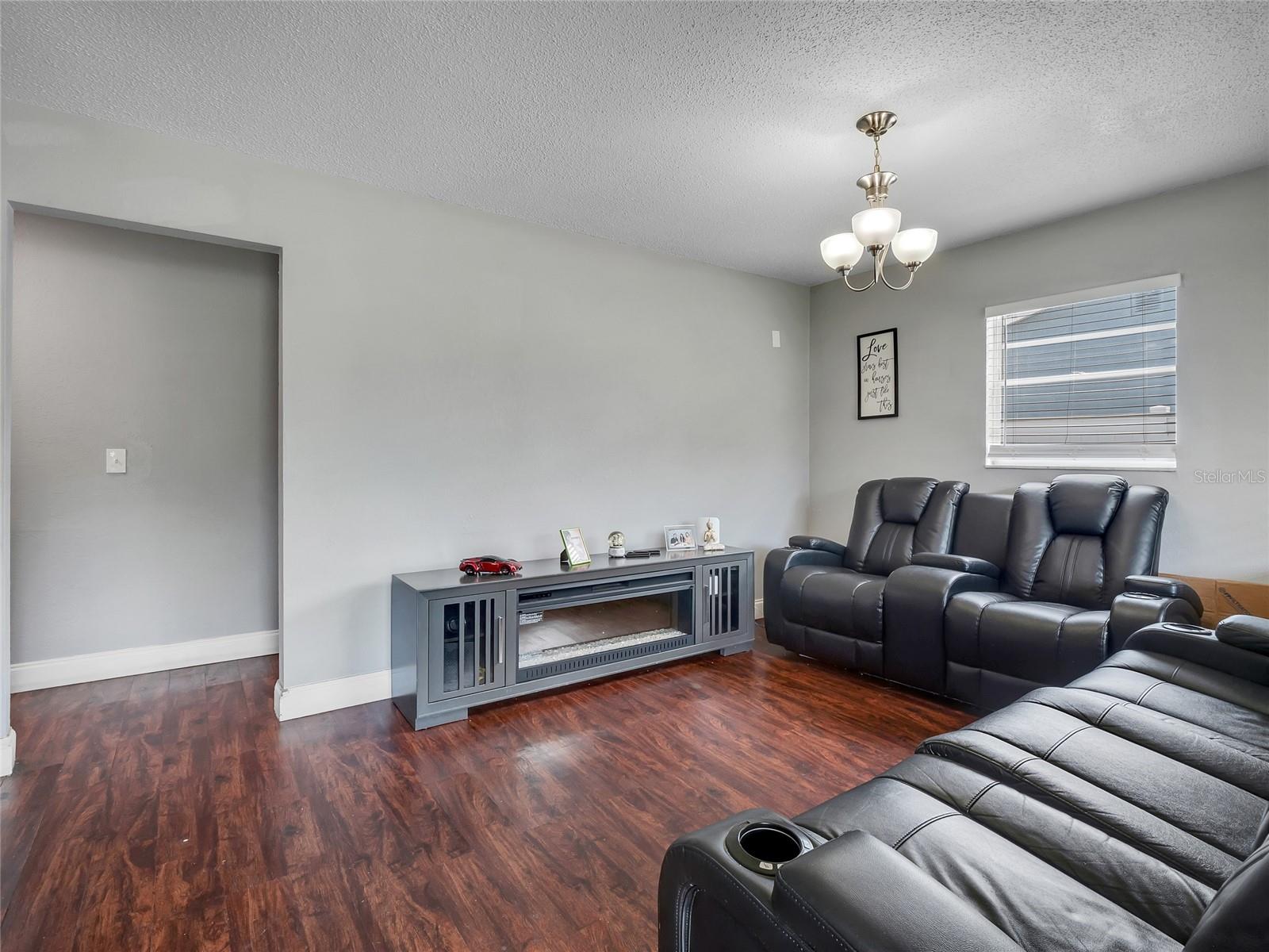 7018 GLENVIEW DR — photo 14