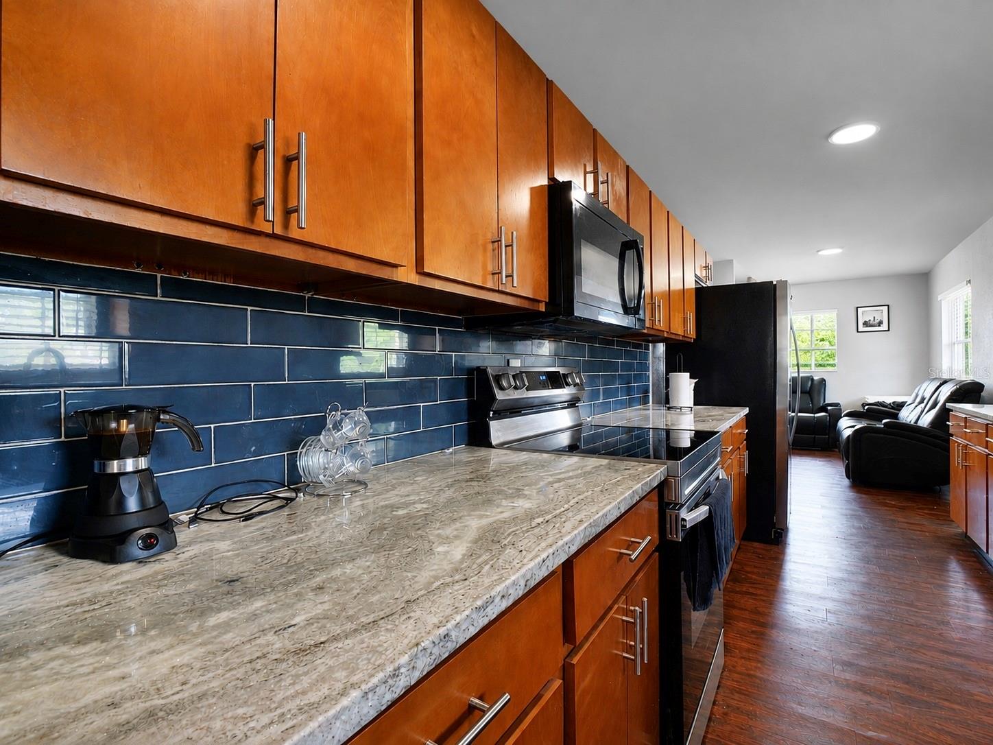 7018 GLENVIEW DR — photo 12