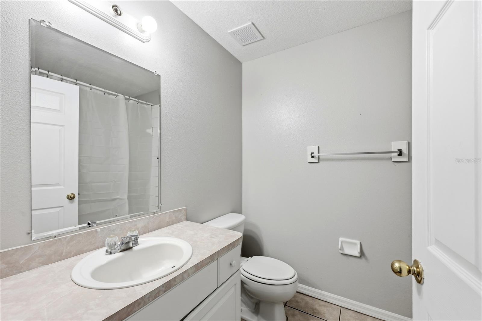 2214 E 19TH AVE — photo 14