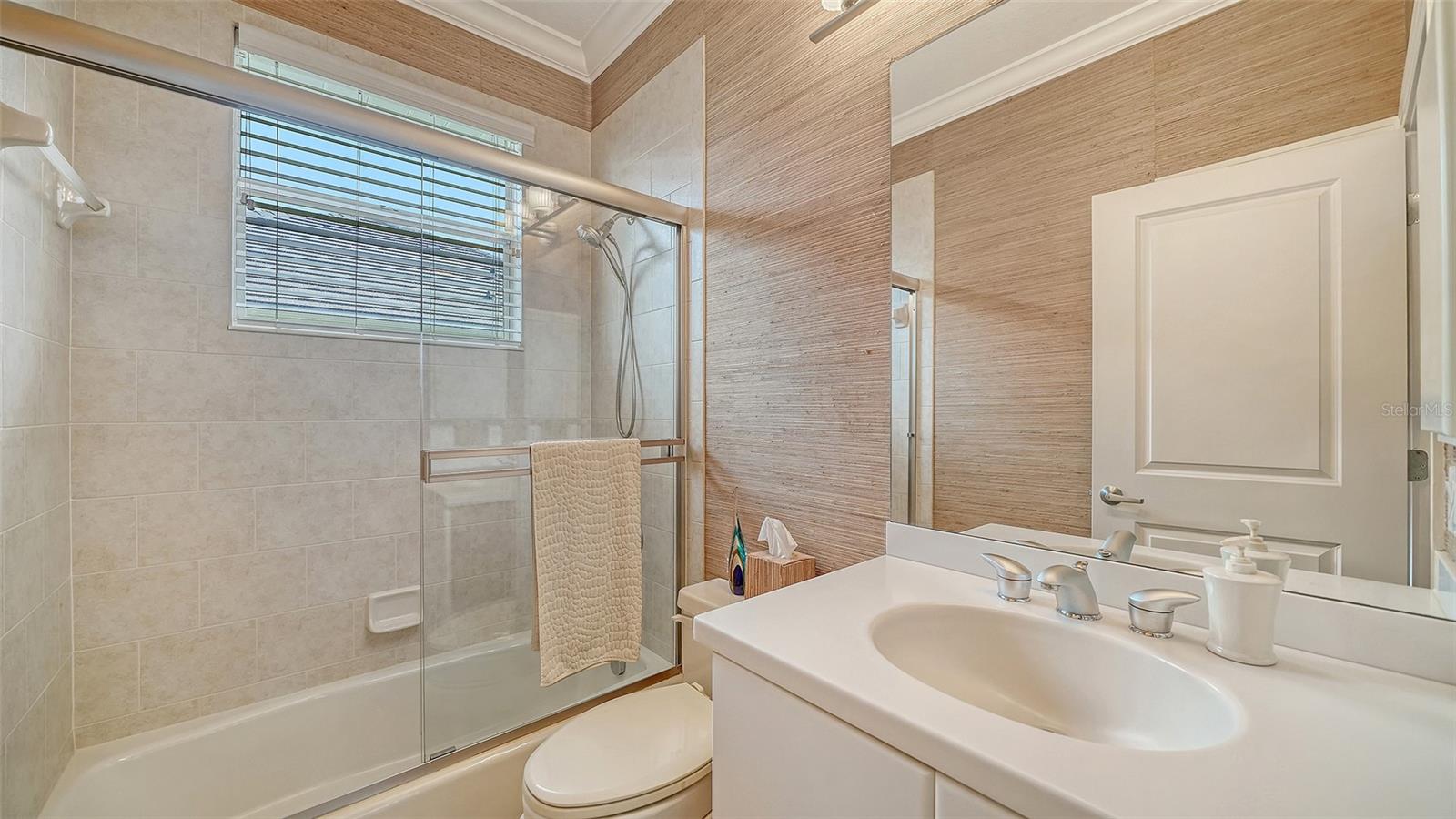 5325 ANTHONY LN — photo 33