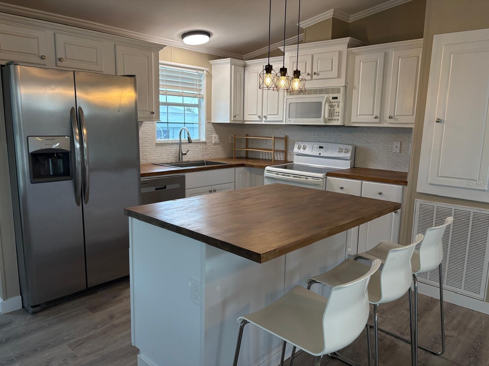 653 LOS ALTOS — photo 9