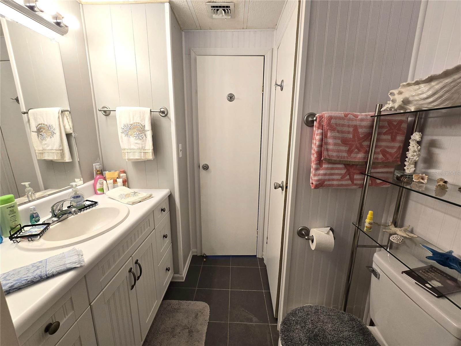 2122 WATERVIEW DR — photo 14