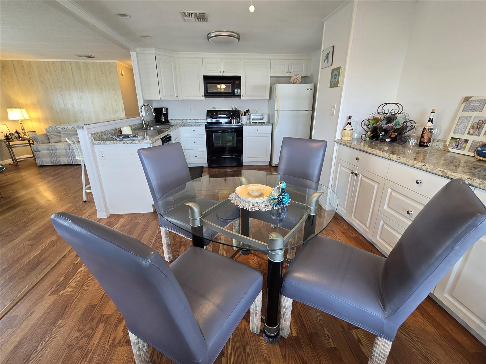2122 WATERVIEW DR — photo 11