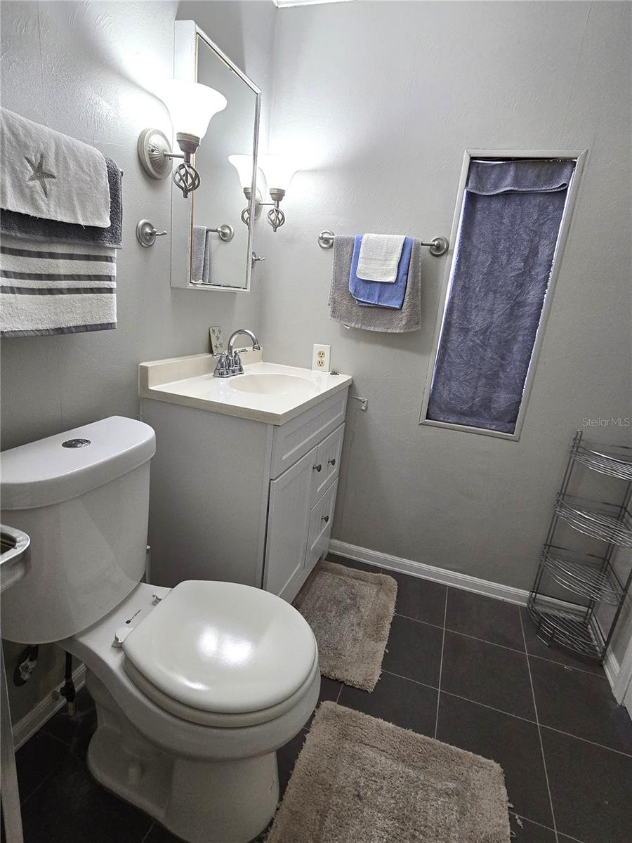 2122 WATERVIEW DR — photo 21