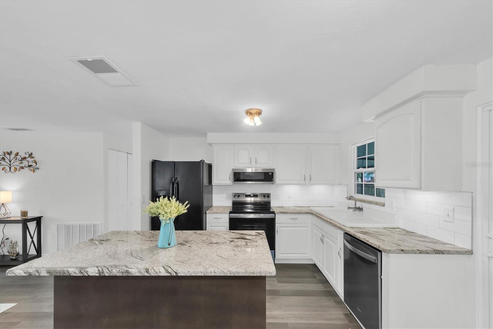 650 TIMBER BAY CIR W — photo 8