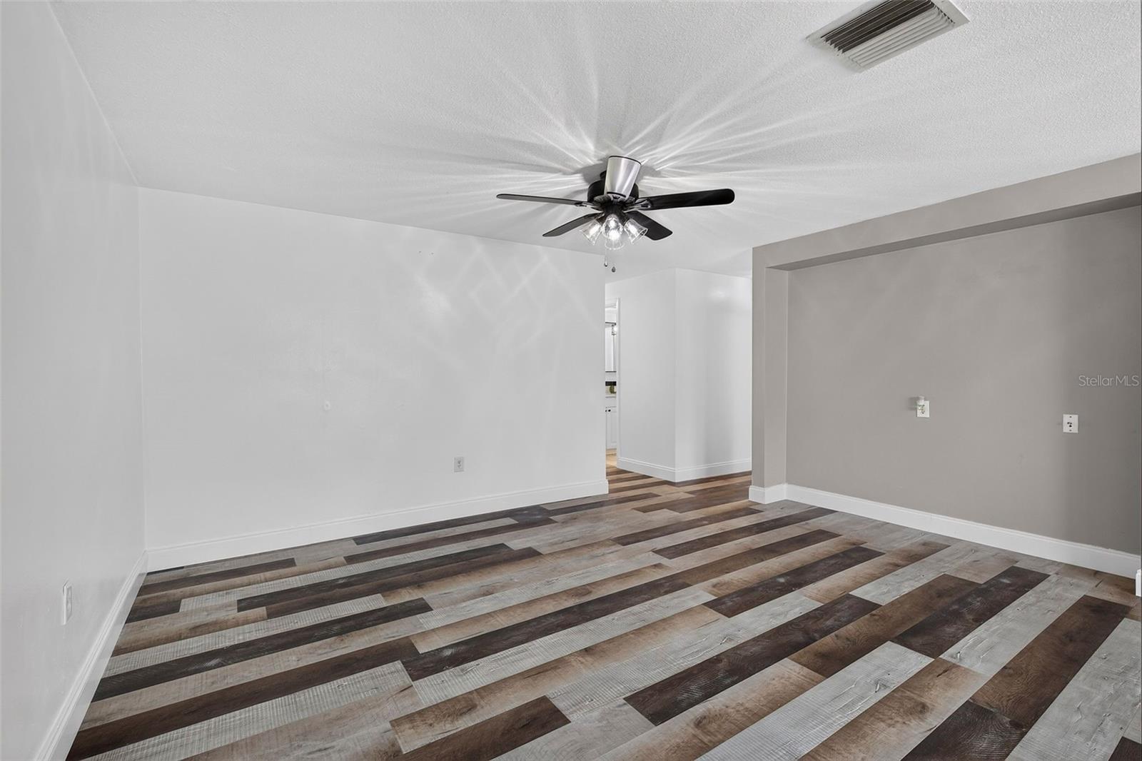 1748 GREENLEA DR — photo 16