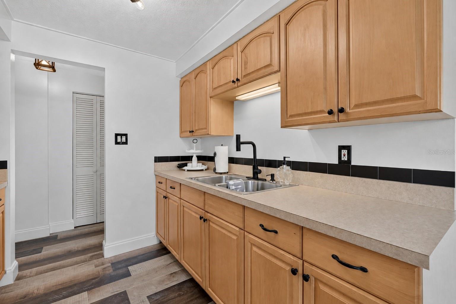 1748 GREENLEA DR — photo 12