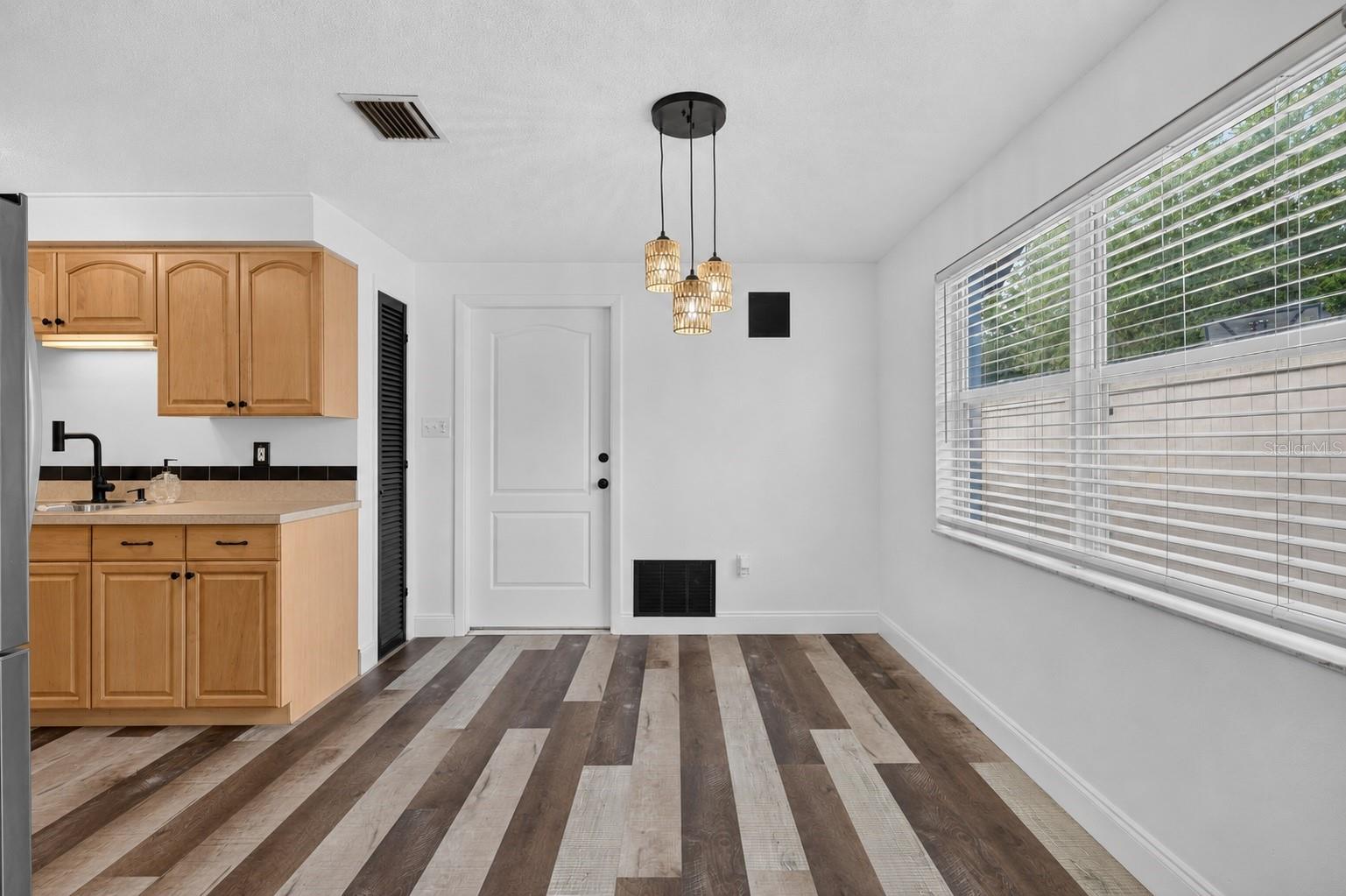 1748 GREENLEA DR — photo 13