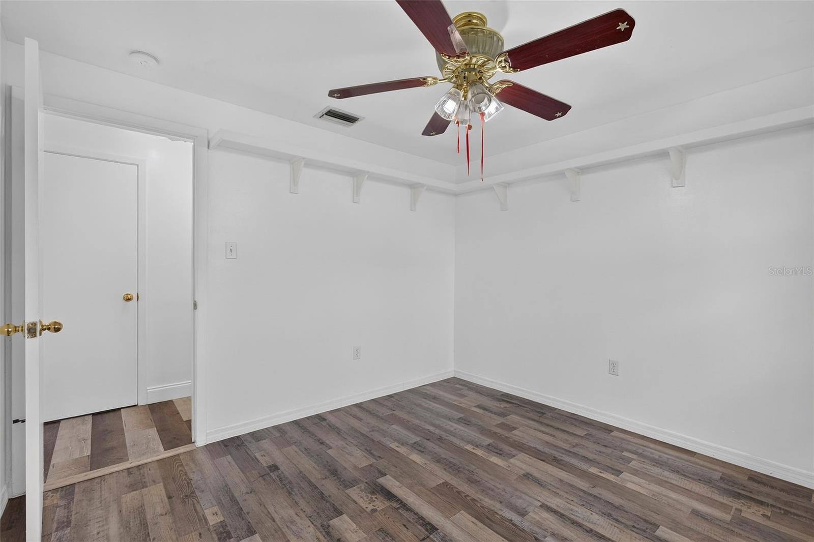 1748 GREENLEA DR — photo 30