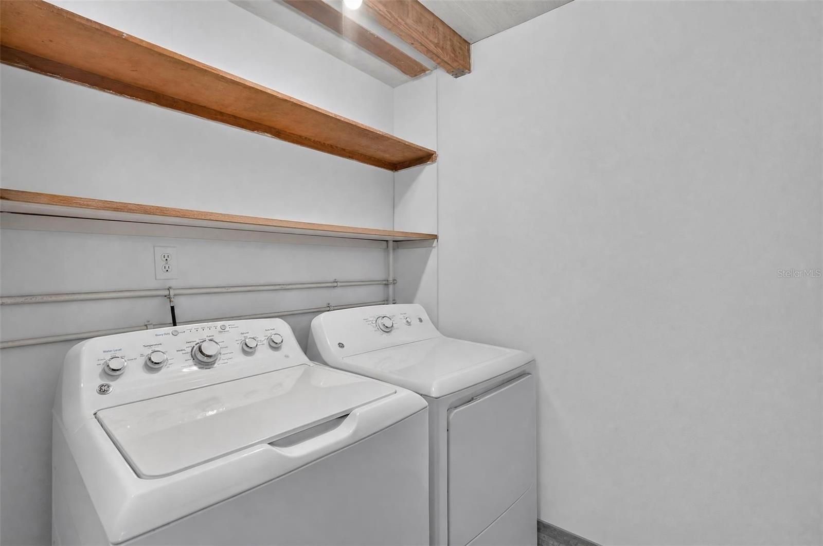 1748 GREENLEA DR — photo 36