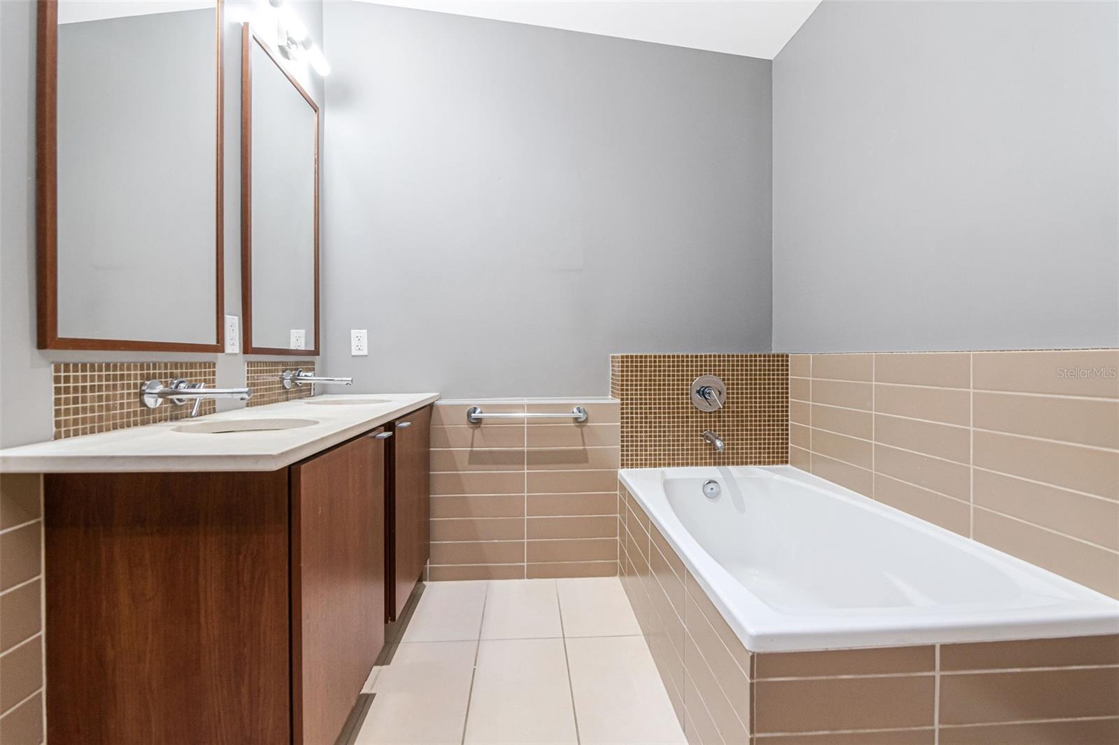111 N 12TH ST #1820 — photo 23