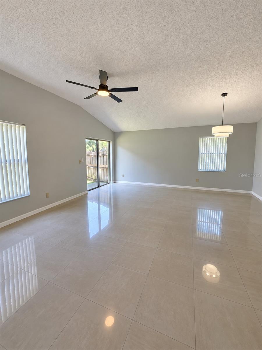 888 FRANKLIN CIR — photo 11