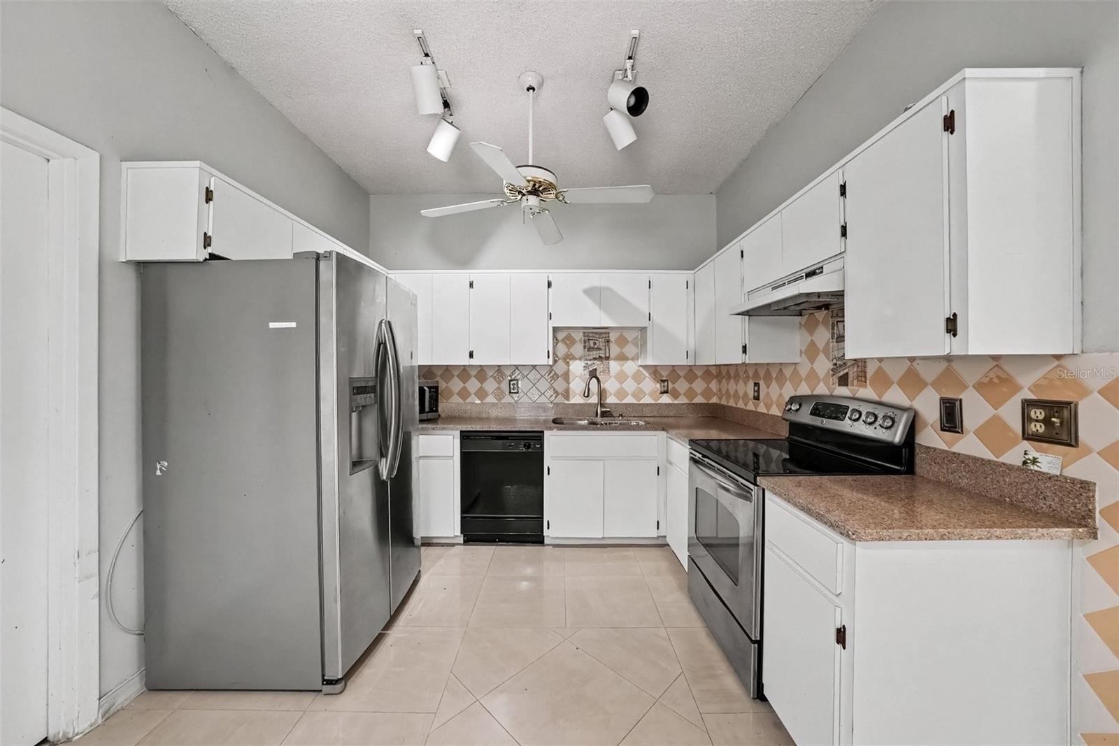888 FRANKLIN CIR — photo 10