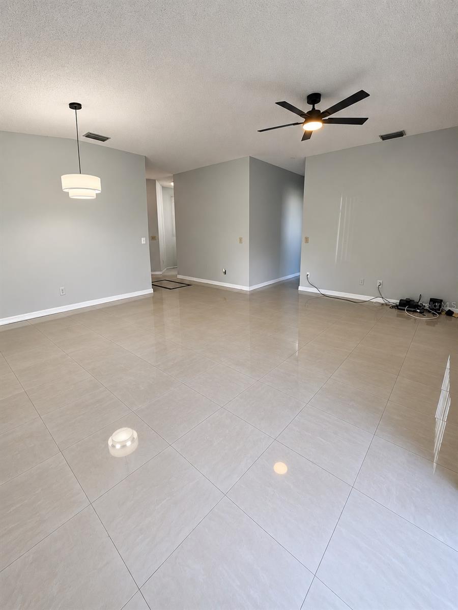 888 FRANKLIN CIR — photo 12