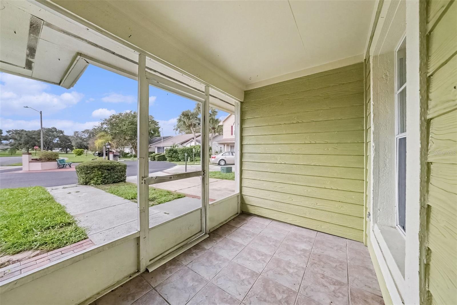 888 FRANKLIN CIR — photo 18