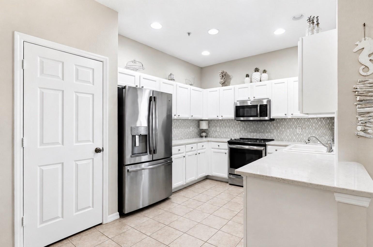 4033 OVERTURE CIR — photo 22