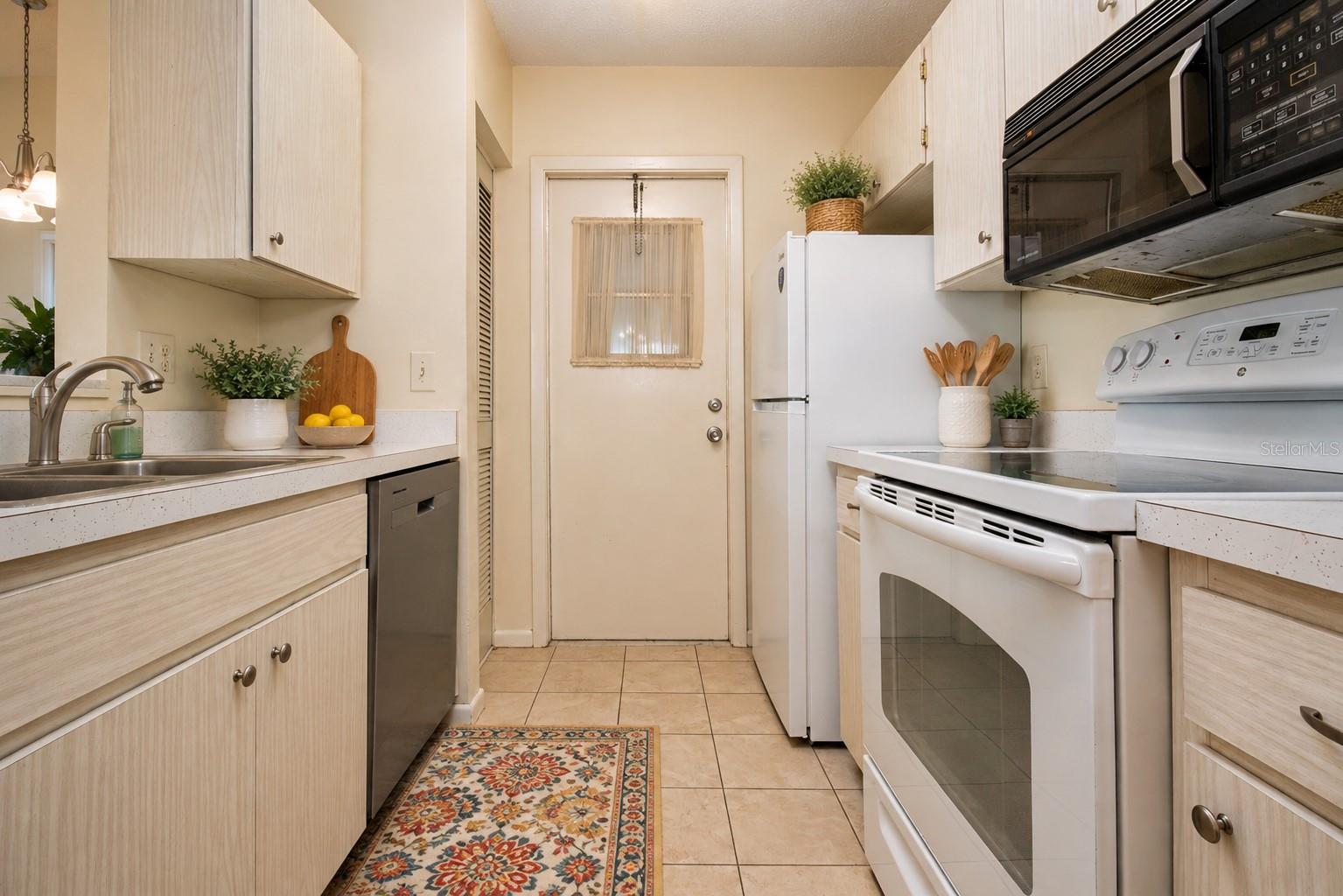 701 READING PL — photo 6