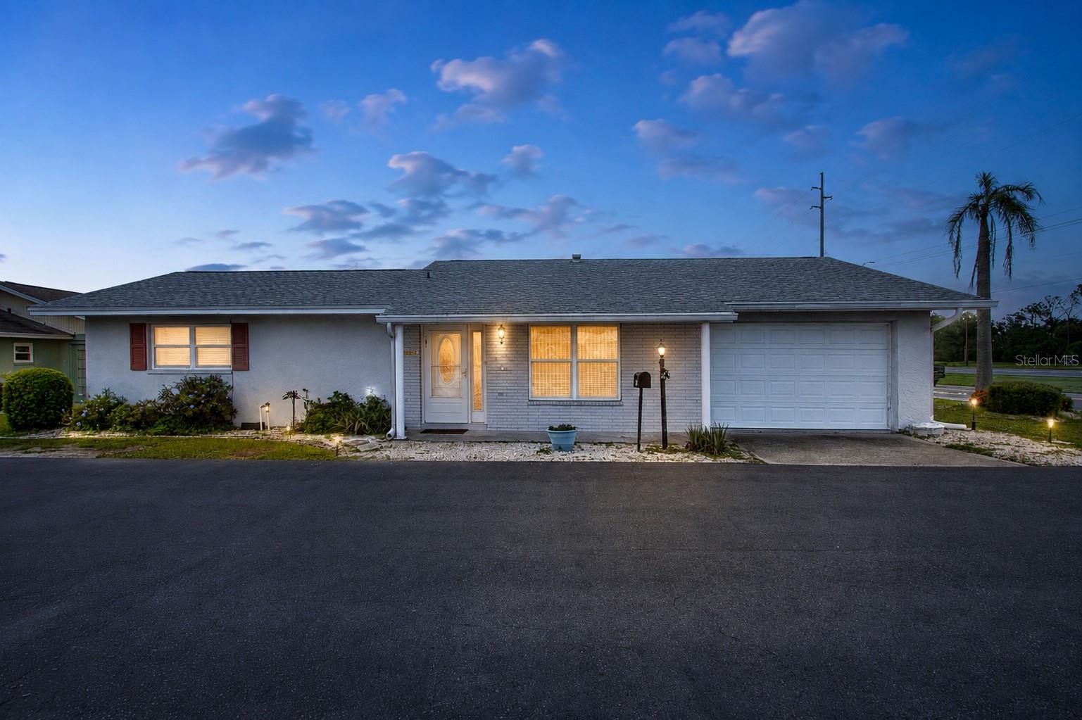 701 READING PL — photo 14